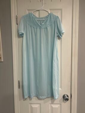 VTG Nancy King Lingerie Light Blue Nylon Satin Embroidered Nightgown M
